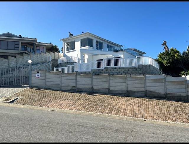 5 BEDROOM HOUSE FOR SALE IN DANA BAY